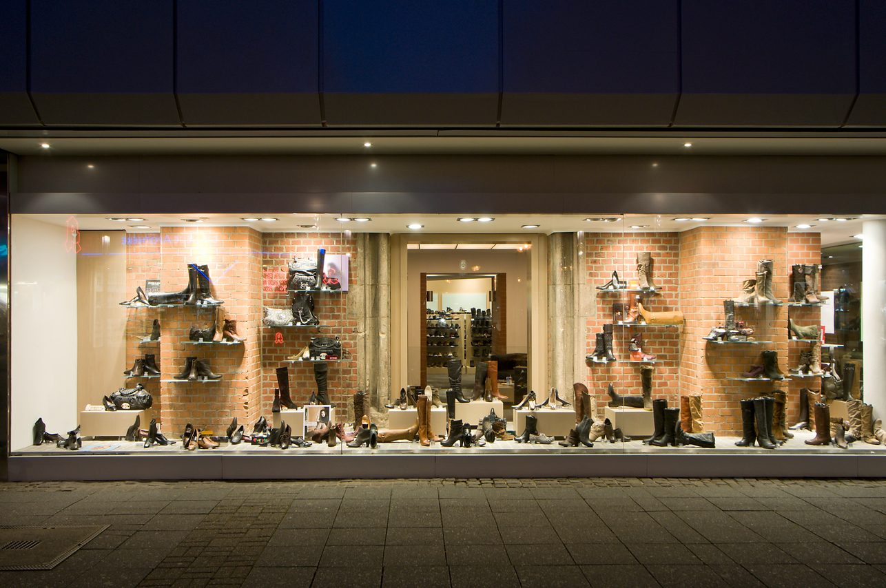 Schaufenster bei Nacht