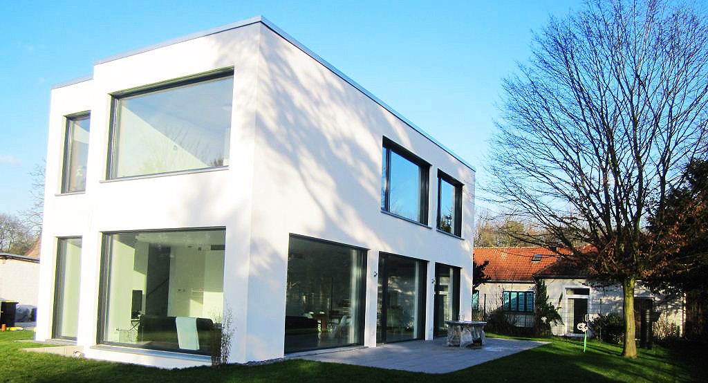 Passivhaus mit großen Fensterflächen