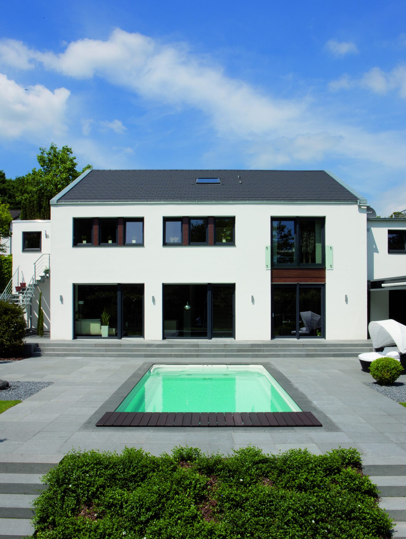 Neue Gartenansicht mit Pool